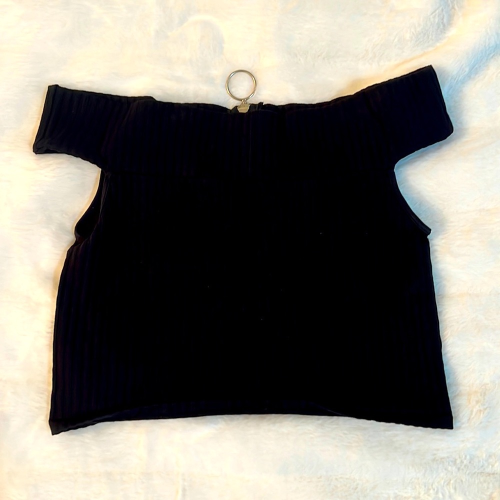 Stretchy off shoulder crop top one size I usually wear xs